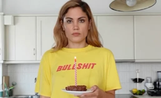 Το σποτ για το #συνέδριο δεν κατάφερε να μεταφέρει το μήνυμα των δημιουργών του: Η Μαίρη Συνατσάκη έκανε "μετάφραση" και συμφωνούμε μαζί της