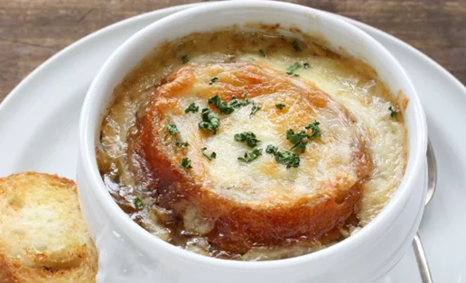 Γαλλική κρεμμυδόσουπα: Μια διαφορετική χειμερινή σούπα για να δοκιμάσεις τώρα