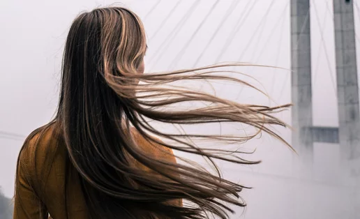 5 συμβουλές για να δαμάσεις τα μαλλιά σου που φριζάρουν εύκολα