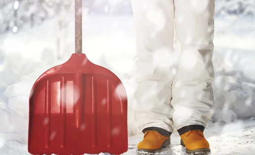 Πώς καθαρίζουμε χιόνι με ασφάλεια - Με οδηγίες ορθοπεδικού