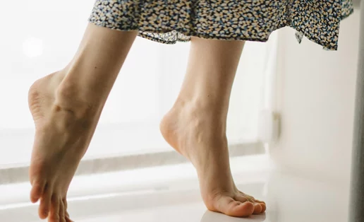 Πέντε συμβουλές για να απαλλαγείς από τις σκασμένες φτέρνες