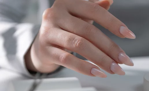 Τρεις τάσεις στο μανικιούρ που κάνουν κάθε εμφάνιση να δείχνει ακριβή