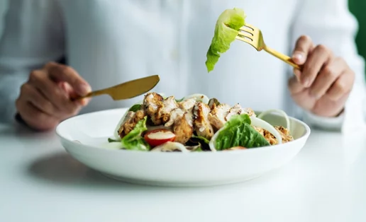 Ο νο1 κανόνας για καλή πέψη (και οι καλύτεροι συνδυασμοί τροφών)