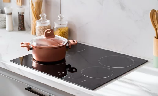 Πώς να καθαρίσεις τις κεραμικές εστίες με φυσικό τρόπο; H DIY πάστα με μόλις 3 υλικά