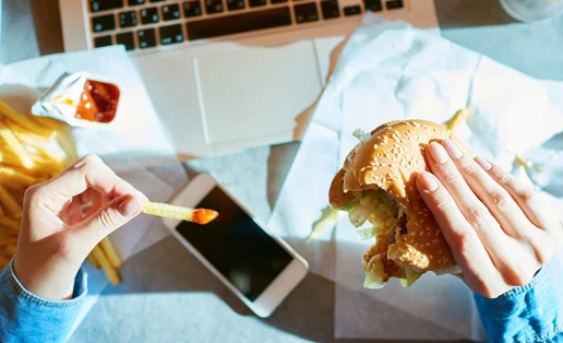 7 τρόποι για να μην τρως διαρκώς χωρίς καν να πεινάς