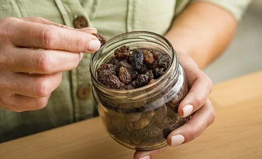 Σταφίδες: Πώς και πότε να τις καταναλώσεις για μακροζωία - Τι προτείνουν οι επιστήμονες;