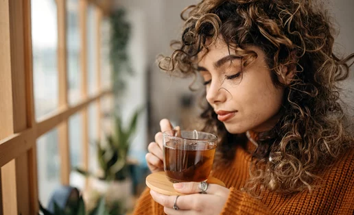 Φυσική χαλάρωση: 4 βασικά βότανα για ηρεμία + πώς να τα καταναλώσεις