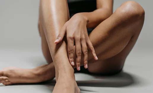 Δύο φυσικά συστατικά για πιο λεία και απαλά γόνατα