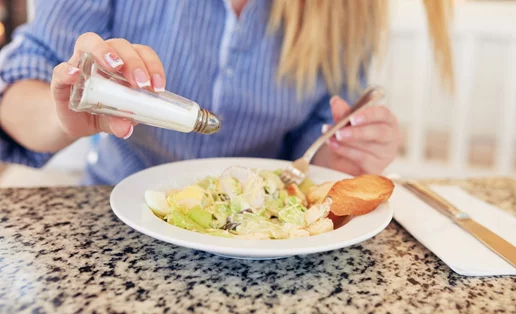 Γιατί το καλοκαίρι πρέπει να τρώμε λιγότερο αλάτι;