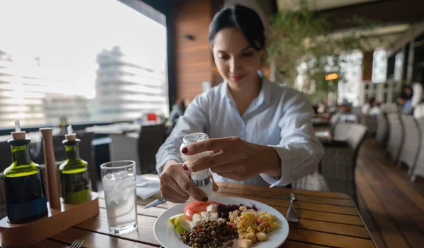 Τι να προσέξεις στη νηστεία για να μην έχεις έλλειψη σιδήρου, ασβεστίου, B12 (και πρωτεΐνης)