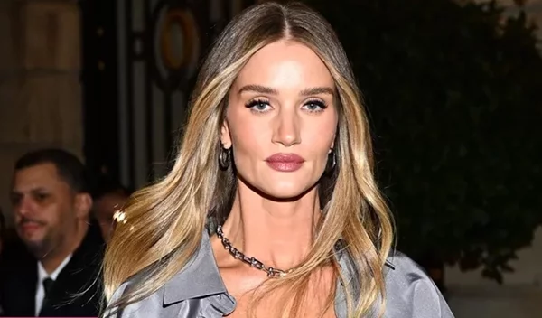 Τα 5 καλύτερα hair glosses για τα πιο λαμπερά μαλλιά που είχες ποτέ