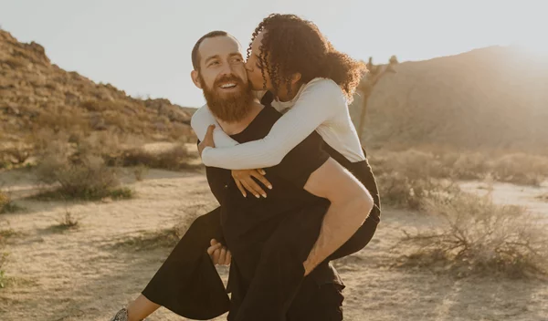 Κεραυνοβόλος έρωτας: Μύθοι και αλήθειες από την ειδικό