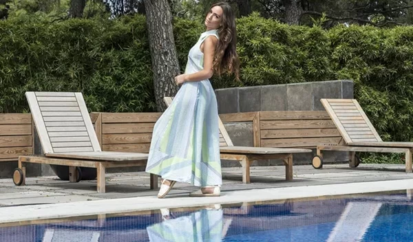 Οι στιλιστικές επιλογές της Μαρία Παπαγεωργίου μας εμπνέουν για διαχρονικά κομψές καλοκαιρινές εμφανίσεις