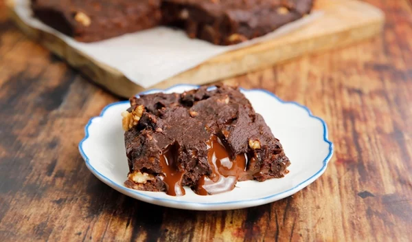 Θρεπτικά brownies γλυκοπατάτας χωρίς αλεύρι και ζάχαρη