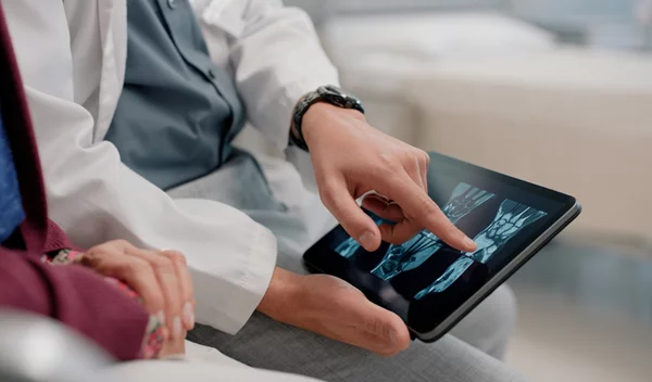 Νευροχειρουργός: Ο εξειδικευμένος ιατρός για παθήσεις του νευρικού συστήματος