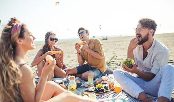 Φαγητό στις διακοπές: Οι πιο υγιεινές και νόστιμες επιλογές που μας συστήνει η διατροφολόγος