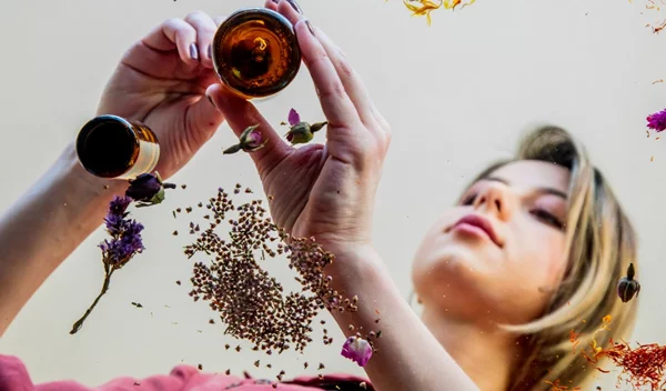 Εναλλακτική ιατρική: Τι είναι καλό να γνωρίζουμε πριν την επιλέξουμε