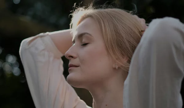 Τι να ξέρεις πριν αλλάξεις το χρώμα των μαλλιών σου σε πλατινέ ξανθό