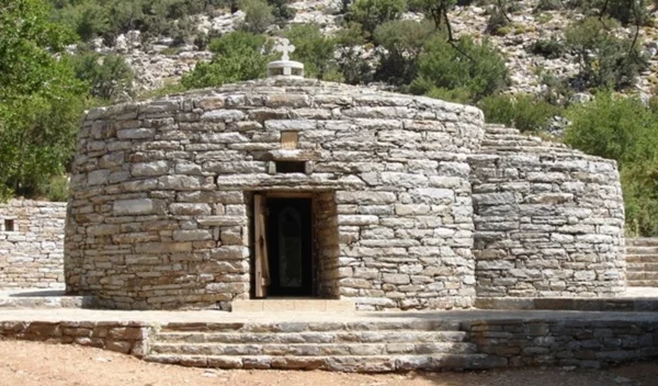 Στις 2 Ιουλίου η μυσταγωγική λειτουργία του Αγίου Υακίνθου στο δάσος του Ψηλορείτη