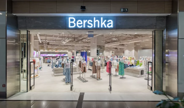 Η νέα εικόνα της Bershka φτάνει στην Αθήνα