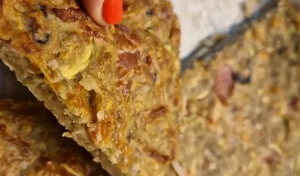 Συνταγή για μελιτζανόπιτα με μπέικον και γραβιέρα