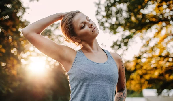 Πονάει το γόνατο, η πλάτη ή ο αυχένας; 3 ασκήσεις που μπορείς να κάνεις στο σπίτι