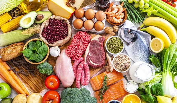 "Τρώμε ξανά αληθινό φαγητό": Οι Αμερικανοί αλλάζουν ριζικά τη διατροφική πυραμίδα - στο επίκεντρο η πρωτεΐνη και το κρέας