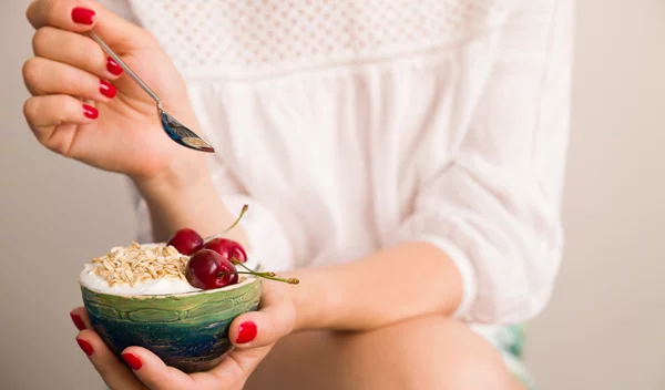 Οστεοαρθρίτιδα | Το εποχικό φρούτο που τη μειώνει