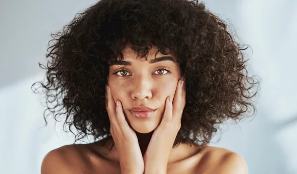 Η 4ήμερη ρουτίνα προσώπου που κάνει απολέπιση χωρίς να ερεθίζει το δέρμα