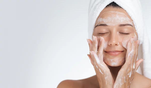 Καθαρισμός προσώπου:Το beauty tip για εύκολο και γρήγορο ντεμακιγιάζ