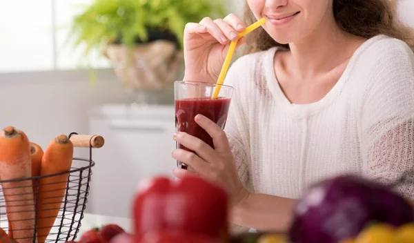 Πώς θα αποβάλλεις τις τοξίνες από το σώμα σου; Ο χυμός με 3 υλικά που θα σε βοηθήσει