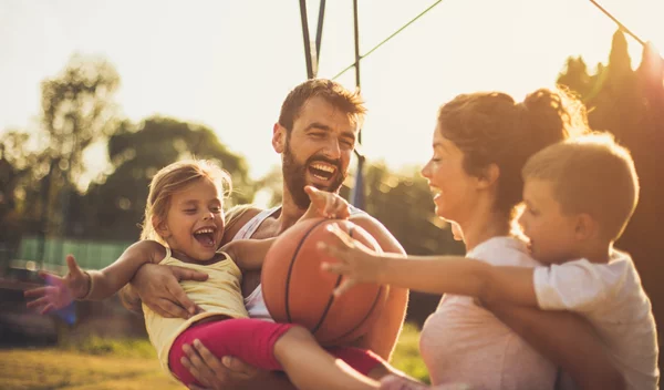 30 ιδέες για να περάσεις ποιοτικό χρόνο με τα παιδιά