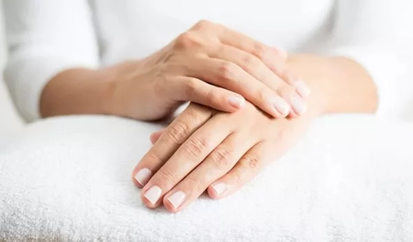 3 συμβουλές που δίνουν extra διάρκεια στο μανικιούρ