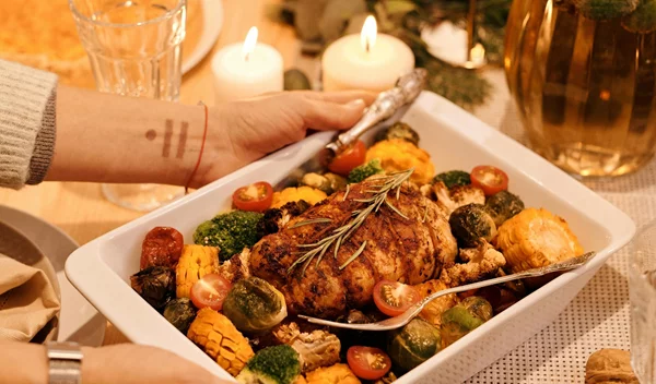 Χριστούγεννα: Tips για να χαρείς τις γιορτές χωρίς έγνοια για τη ζυγαριά