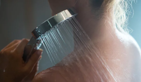 Ζεστό ή κρύο ντους για την καλύτερη αποκατάσταση των μυών;