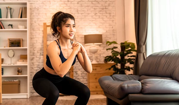 Δύο ασκήσεις για γραμμωμένους κοιλιακούς και τονωμένους γλουτούς