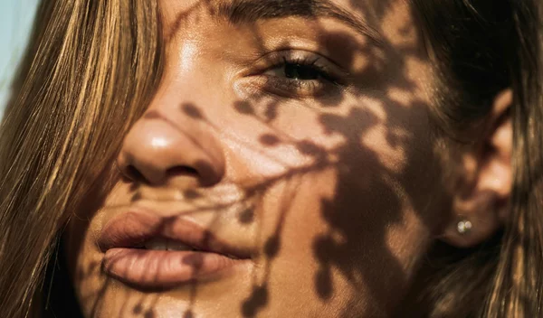 Έχεις μαύρους κύκλους και κουρασμένο βλέμμα; Γιατί να προτιμήσεις ένα ροζ concealer