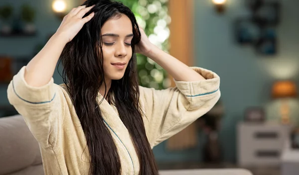 Γιατί πρέπει να εντάξεις τα θερμοπροστατευτικά προϊόντα μαλλιών στη ρουτίνα σου