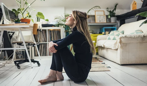 Γιατί πρέπει να καθόμαστε στο έδαφος για 30 λεπτά την ημέρα