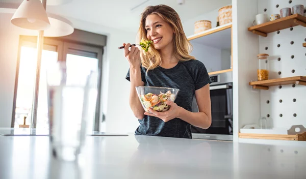 Διατροφή για αντιγήρανση: Οι βασικές συνήθειες για μια ποιοτικότερη και μεγαλύτερη ζωή