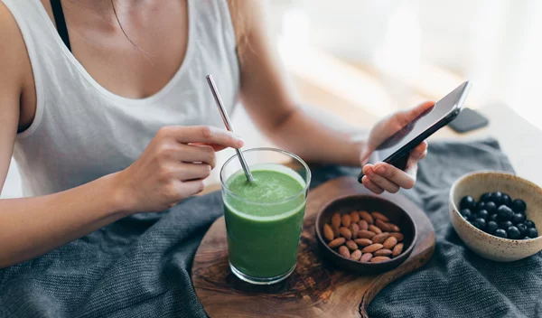 Εννέα τροφές που τονώνουν τον εγκέφαλο και βελτιώνουν τη μνήμη