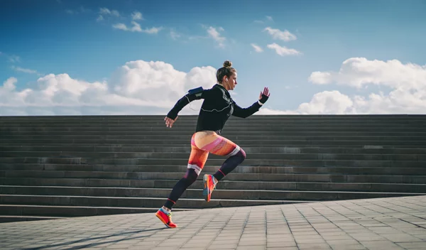 5 ασκήσεις για όλο το σώμα που χρειάζεσαι για να διατηρηθείς νέα