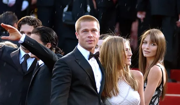 Όλοι έχουμε υπάρξει λίγο "parasocial" στη ζωή μας: Κυρίες και κύριοι, αυτή είναι η λέξη της χρονιάς για το 2025