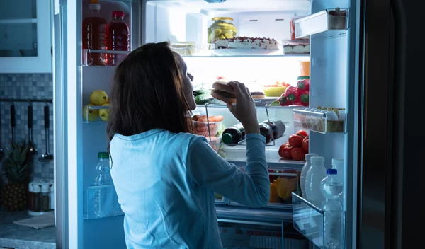 10 συμβουλές που θα σε σώσουν από τις βραδινές λιγούρες