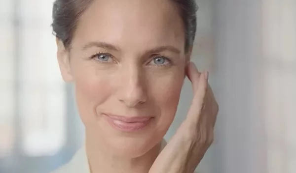 Aντικαθιστά το botox: Τι είναι η φυσική εναλλακτική Face Taping για αντιμετώπιση των ρυτίδων;