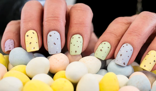 12 nail art ιδέες για το μανικιούρ του Πάσχα