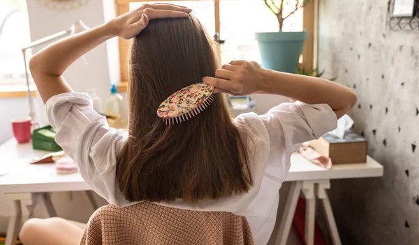 5 tips για να απαλλαγείς από το φριζάρισμα των βροχερών ημερών