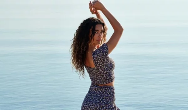 Θα τα ερωτευτείς! Τα 5 απαραίτητα outfits για τις διακοπές σου στο νησί