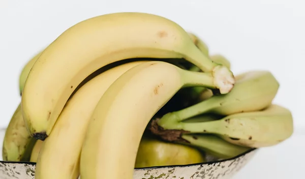 Από τα αβοκάντο στις μπανάνες: Διαιτολόγος αποκαλύπτει ποια φρούτα είναι τα κορυφαία σε θρέψη