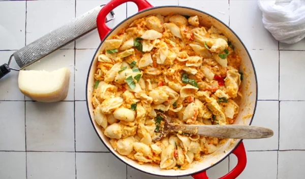 Κοχύλια ζυμαρικά, κολοκύθα, φέτα: Φτιάξε την πιο γευστική μακαρονάδα της εποχής